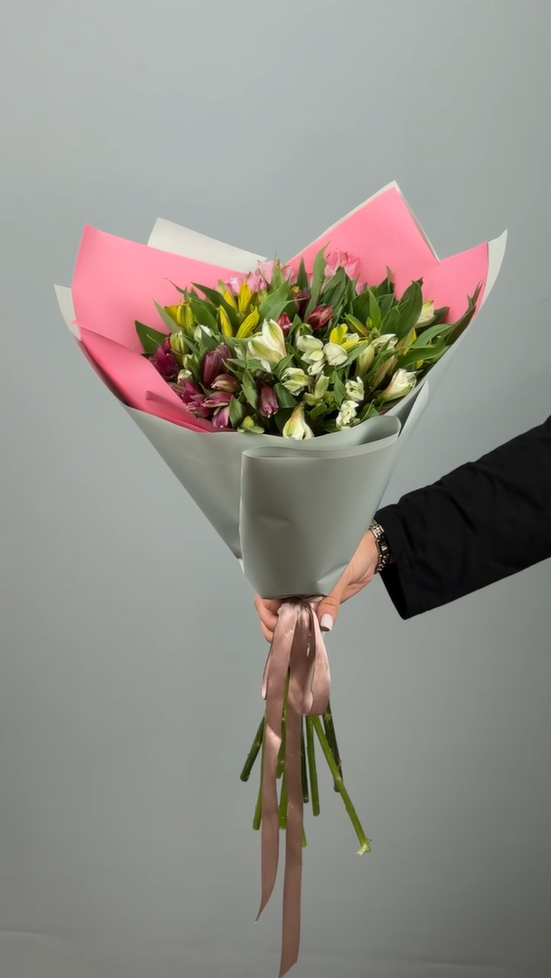 Букет из 15 альстромерий микс